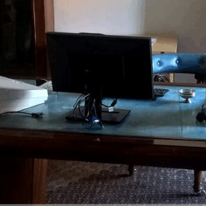 Escritorio antiguo con con talla cariátides